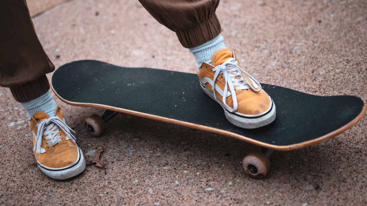 How much does a skateboard deck weigh